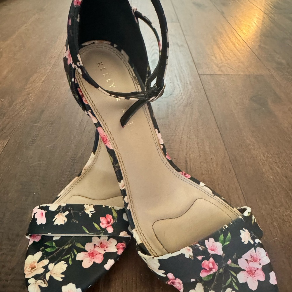 NWOT Kelly & Katie Black Floral Heels “Kirstie” - Picture 7 of 13
